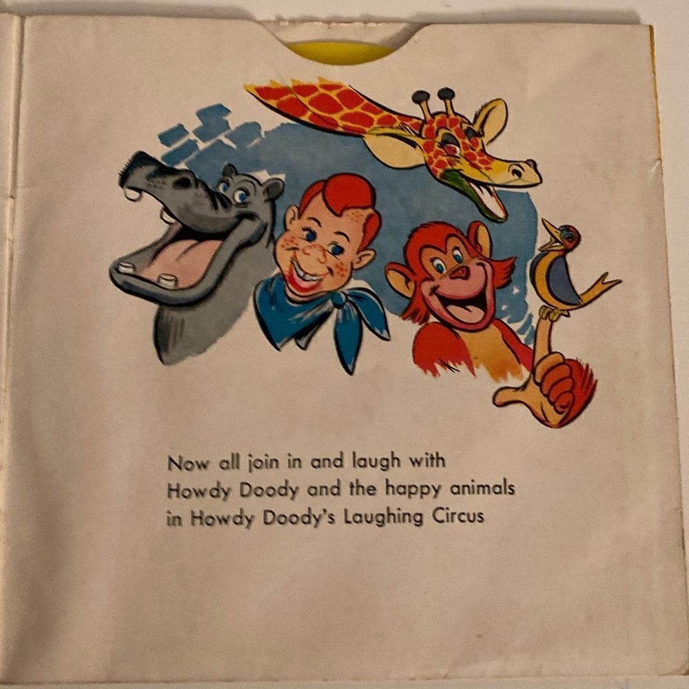 Howdy Doody Laughing Circus Bob Smith 45 rpm 7" Yellow Vinyl Record Book - Picture 3 of 4